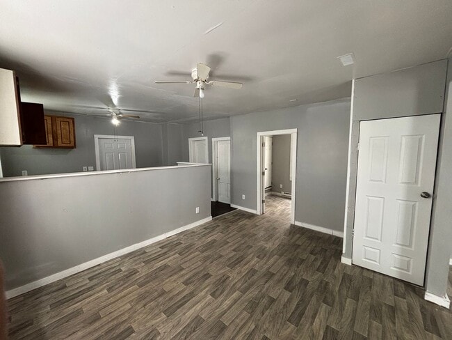 Building Photo - 2 Bedroom House