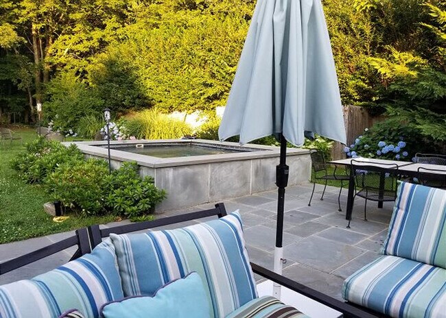 Building Photo - 14 Millstone Dr