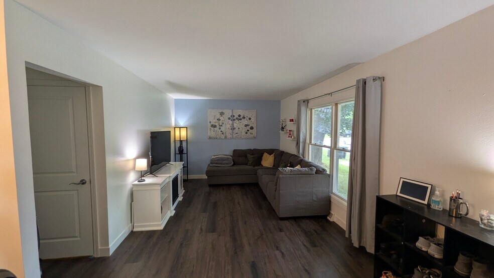 Building Photo - 803 Forest Ct