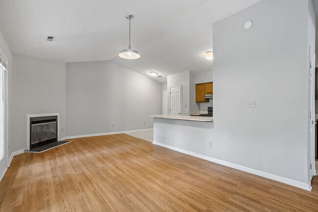 Building Photo - 1321 Park Glen Dr