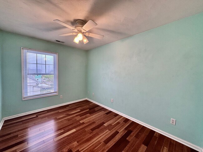 Building Photo - Beautiful 3 Bedroom Duplex by the Beach! A...