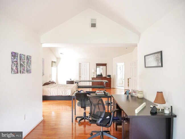 Building Photo - Ashburn Oasis: Your Luxurious Retreat