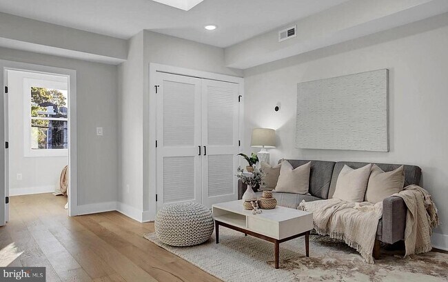 Building Photo - 1137 Owen Pl NE