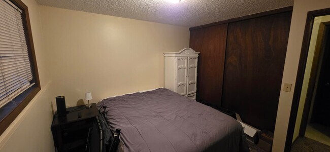 Building Photo - Garland Duplex