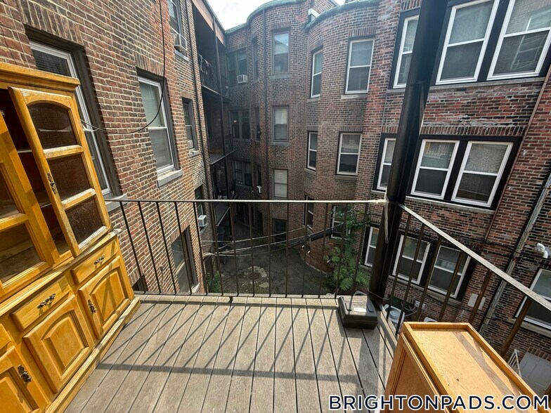 Building Photo - 1710 Commonwealth Ave