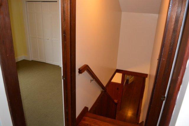 Building Photo - Beautiful, spacious Craftsman, Owner pays Yard Care, Laundry on site