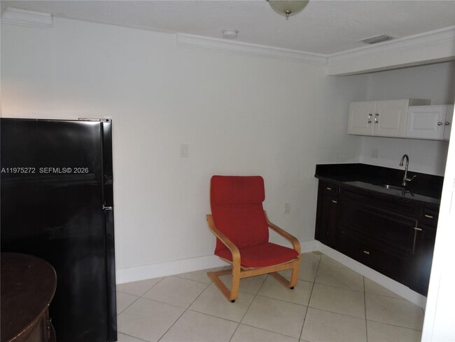 Building Photo - 551 E 39th St