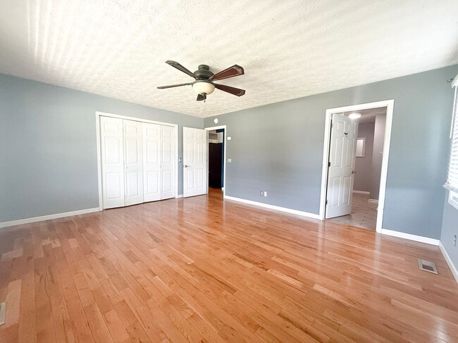 Building Photo - Sunroom, 2-Car Garage & Lawn Care Included | Pet-Friendly Cookeville Home