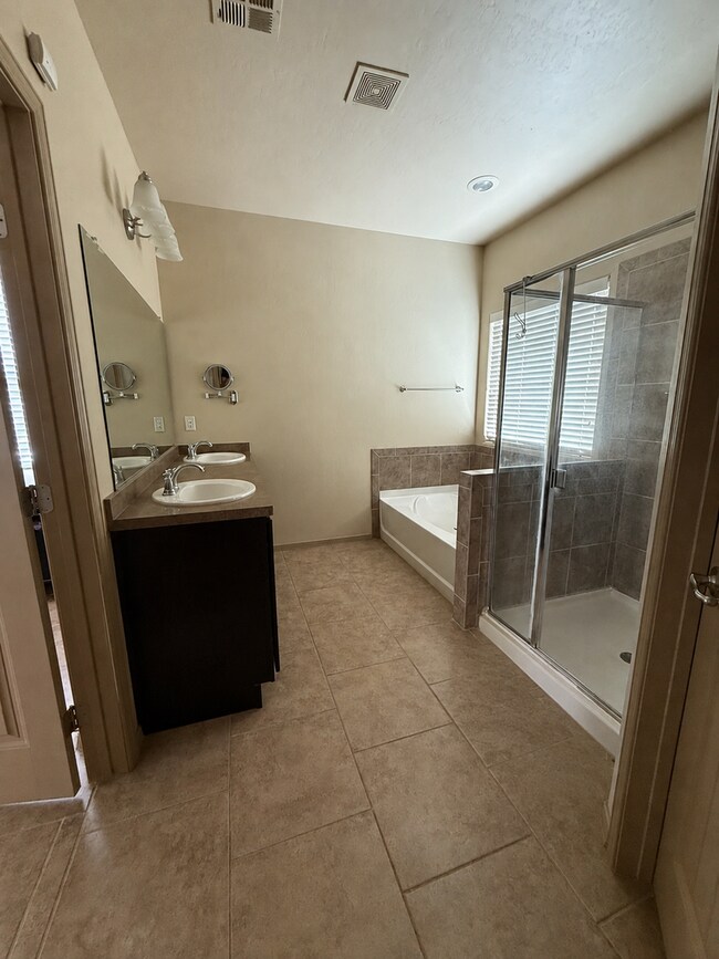 Building Photo - 5856 Organ Peak Dr