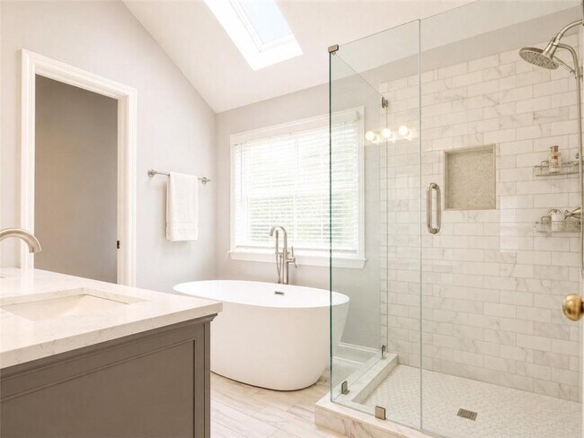 Building Photo - 1630 Green Oak Cir NW