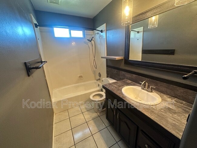 Building Photo - 898 W 1025 N