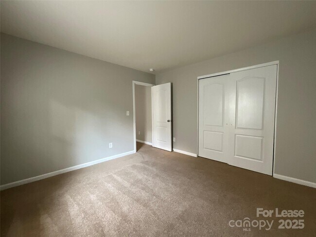 Building Photo - 9143 Magnolia Lily Ave