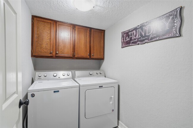 Building Photo - 2938 Camelot Ln