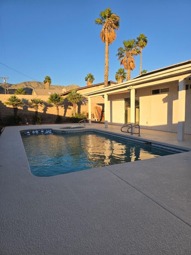 Building Photo - 9673 Vista Del Valle