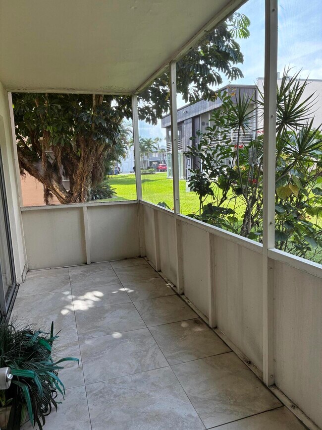 Building Photo - 489 Burgundy P