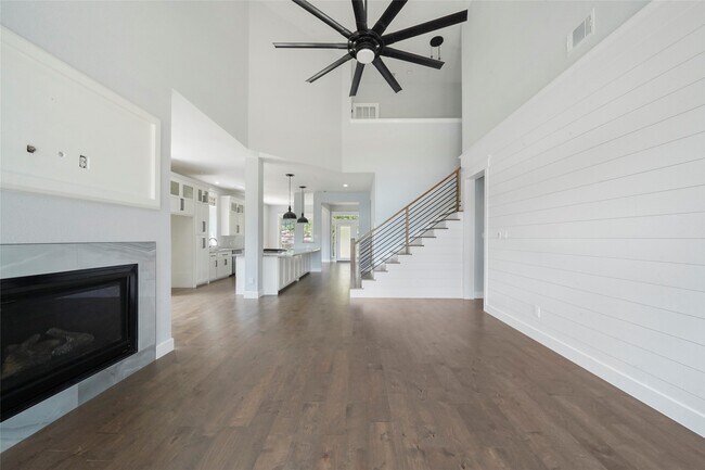 Building Photo - 401 Brook Hollow Dr