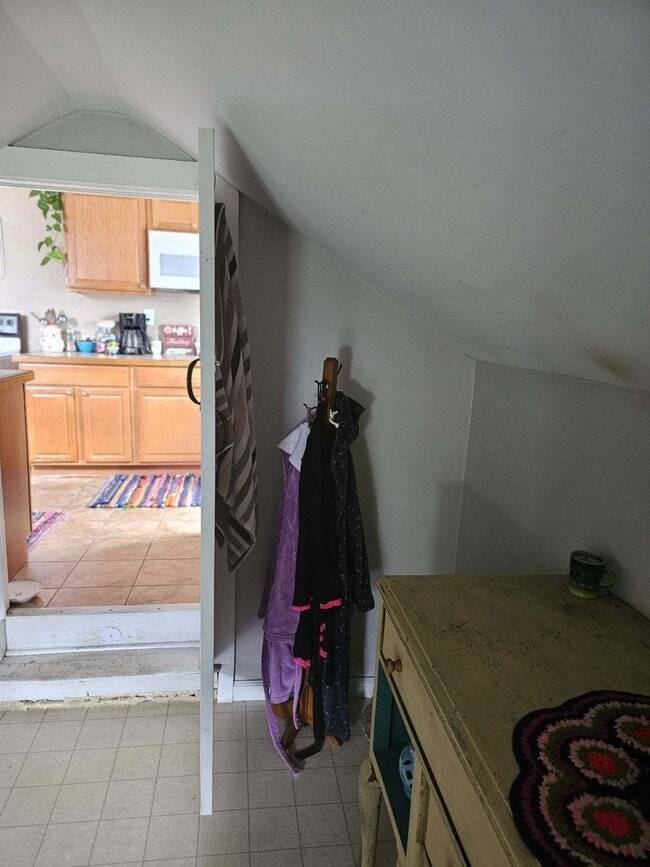 Building Photo - 1001 Kendall St