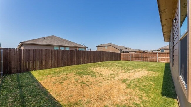 Building Photo - 1000 Meadow Scape Dr