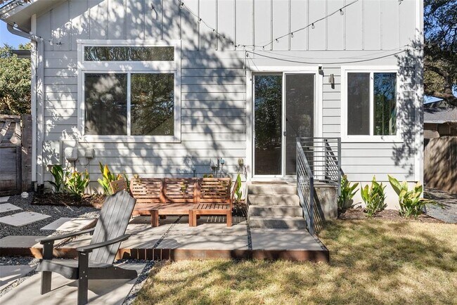 Building Photo - 402 El Paso St