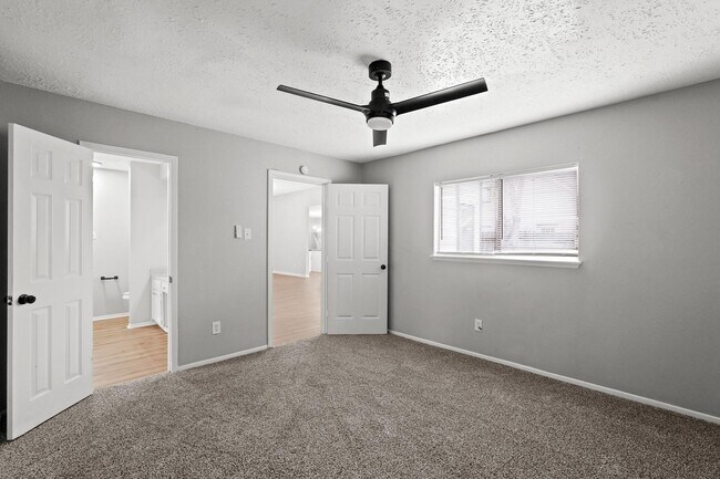 Building Photo - 7215 Trogon Ln