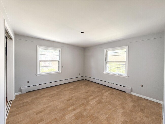 Building Photo - 134 N Broadway
