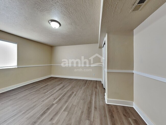 Building Photo - 5003 W Diamondback Dr