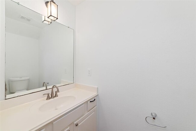Building Photo - 1106 N Rock Dr