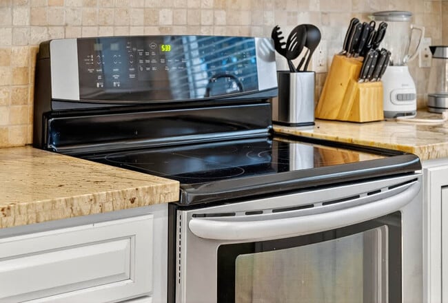 Building Photo - 1705 NE 11th St