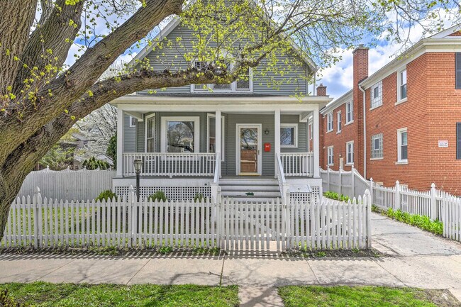 Building Photo - 1129 Augusta St
