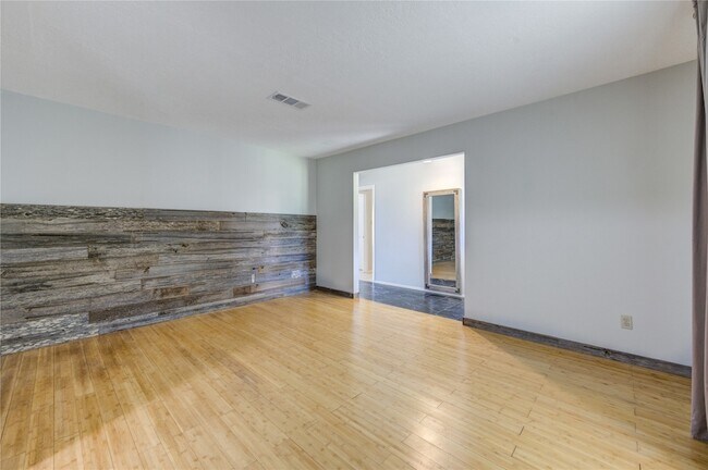 Building Photo - 16019 Fathom Ln