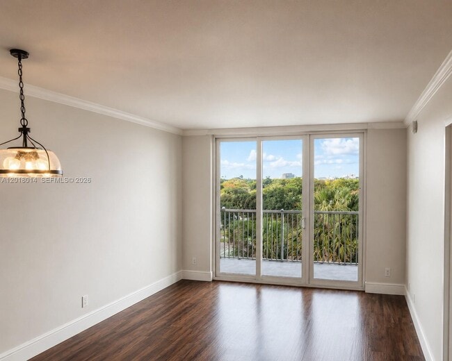 Building Photo - 250 Jacaranda Dr