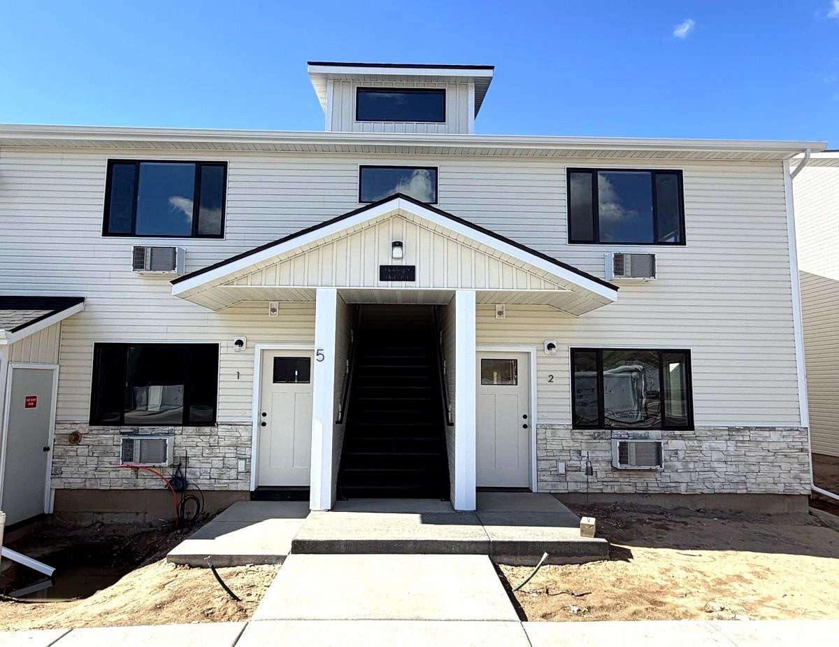 Building Photo - 950 Valentine Ln
