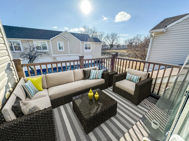 Building Photo - 535 Le Parc Cir