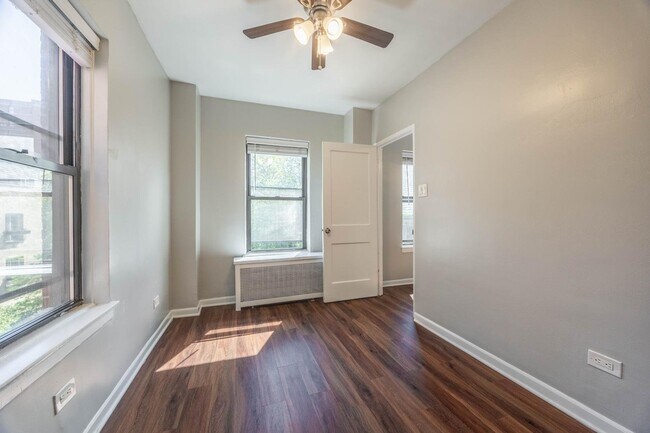 Building Photo - 1140 N La Salle Dr