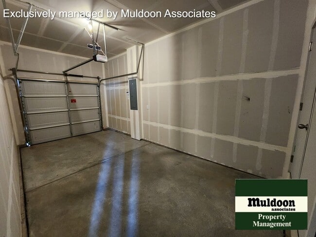 Building Photo - Available now! New Duplex Home in Pueblo West!