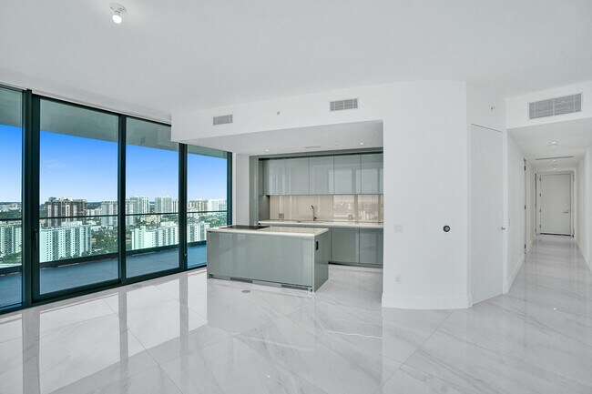 Building Photo - 18975 Collins Ave