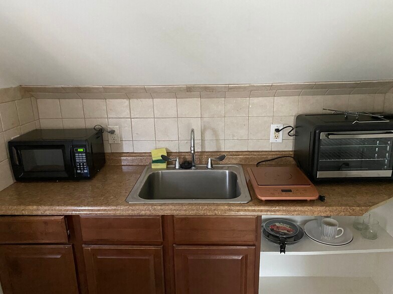 Building Photo - 4801 Old Warwick Rd