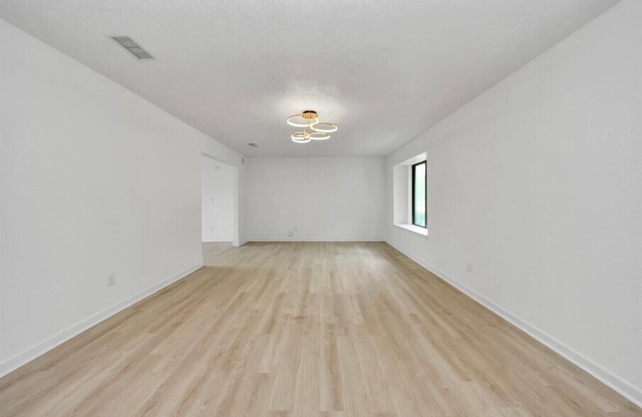 Building Photo - 3223 Deer Valley Dr