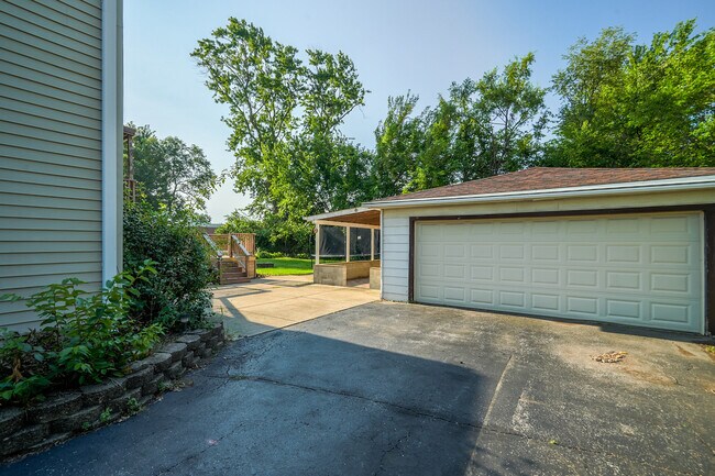 Building Photo - 7945 W 91st St