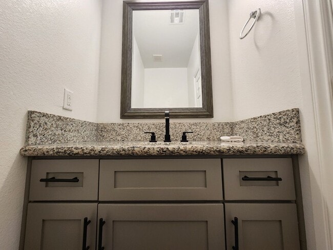 Building Photo - Single Story with Casita