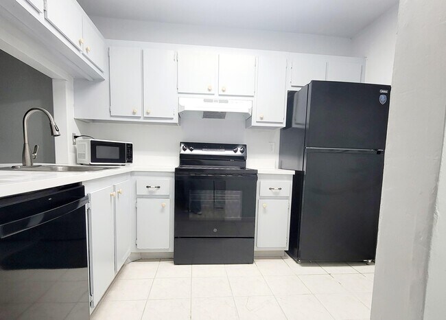 Building Photo - 15702 E Waterside Cir