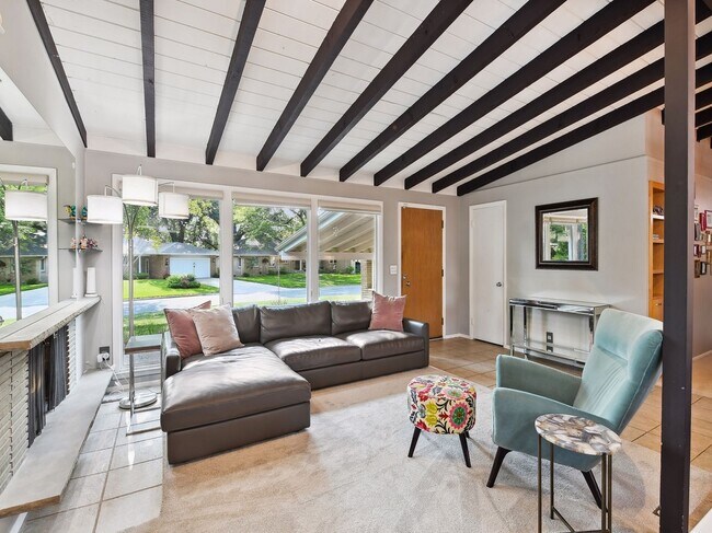 Building Photo - 6017 Halifax Ave S