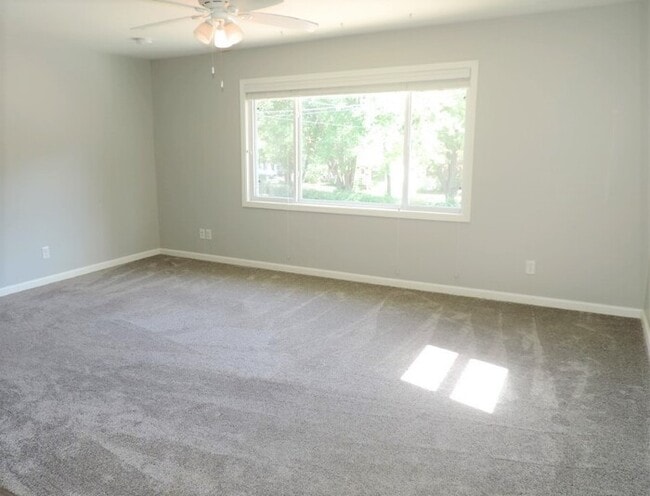 Building Photo - $1,550 | 3 Bedroom, 1 Bathroom Top Floor Duplex | No Pets | Available for August 1st, 2026 Move In!