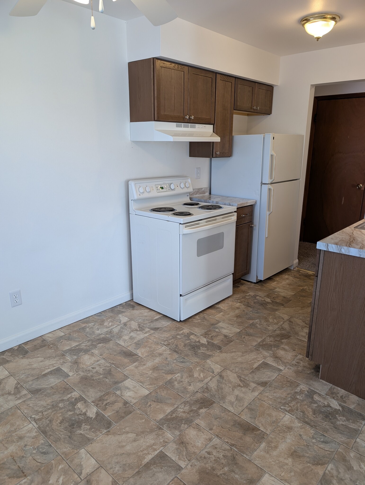 Kitchen - 2315 E Peter St