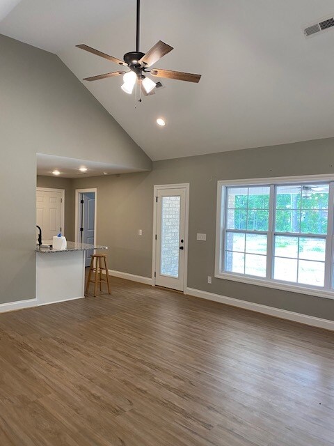Building Photo - 1546 Sunglow Dr