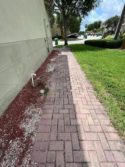 Building Photo - 10983 NW 79th St