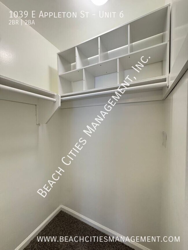 Building Photo - 1039 E Appleton St