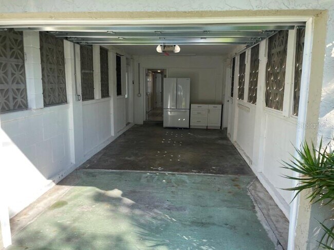 Building Photo - 419 12th Ave