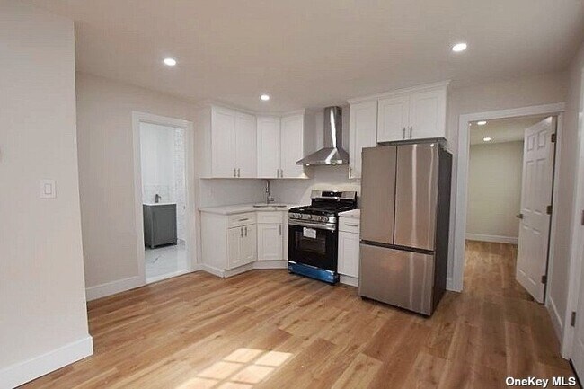 Building Photo - 74 Davis St