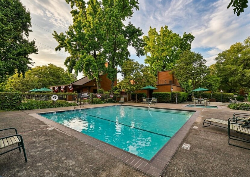 Building Photo - 796 Woodside Ln E